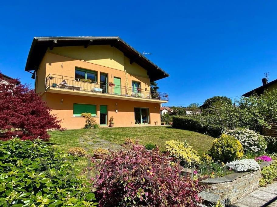 Casa Vacanza Veronica Con Giardino Verbania Exterior photo